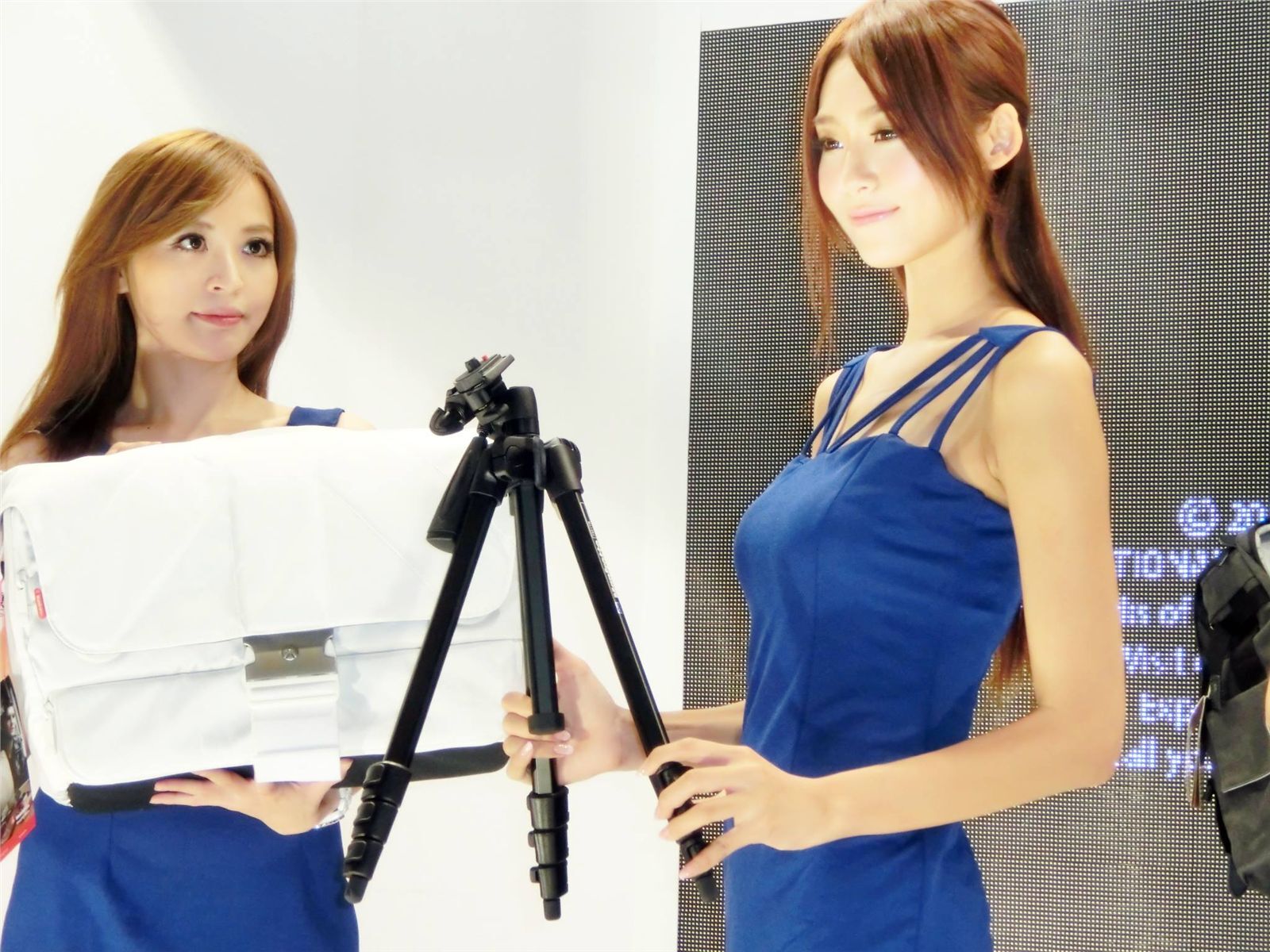 Winnie Lucy 双人合影 2013台北摄影器材展